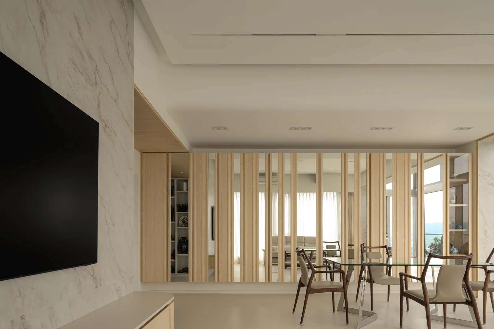 La Grove — Vertical partition