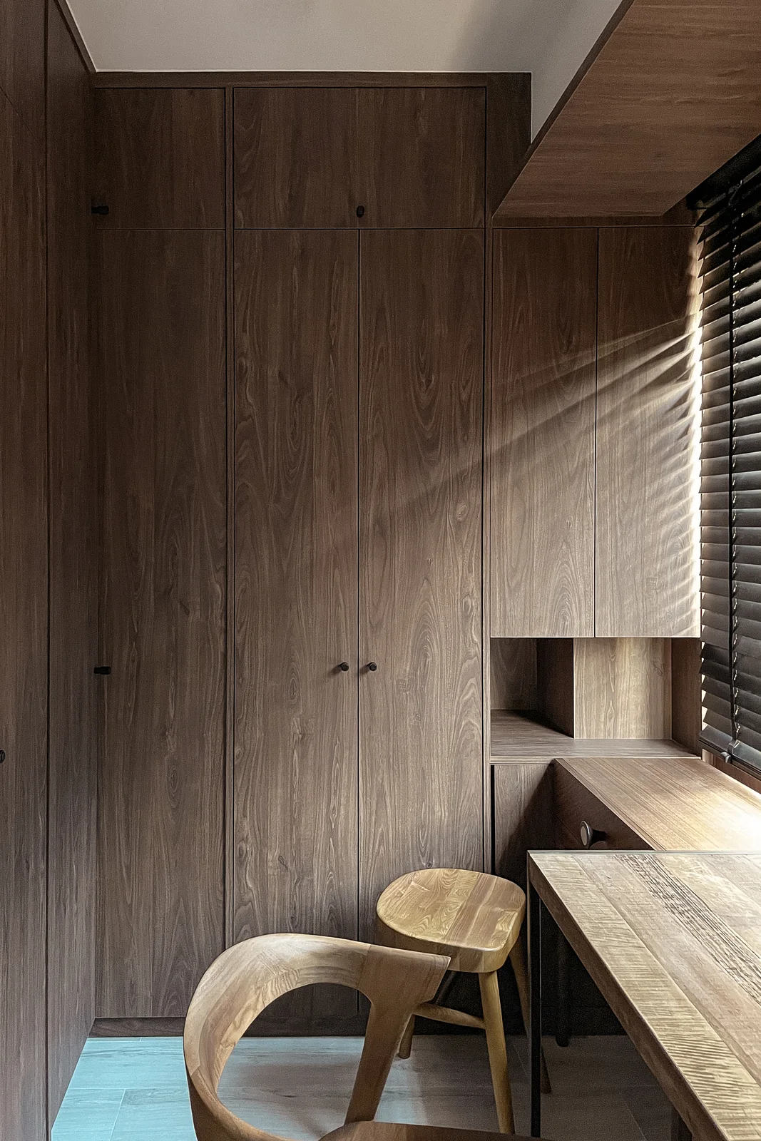 Malibu Garden — Window-side desk