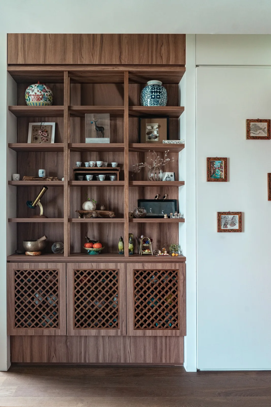 Primrose Hill — Display cabinet