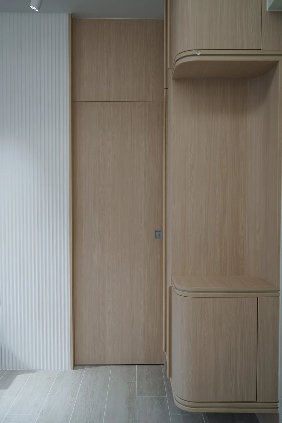 Tung Choi Street — Flush door
