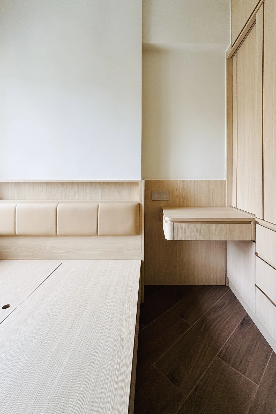 Tsing Yi Garden — Built-in desk